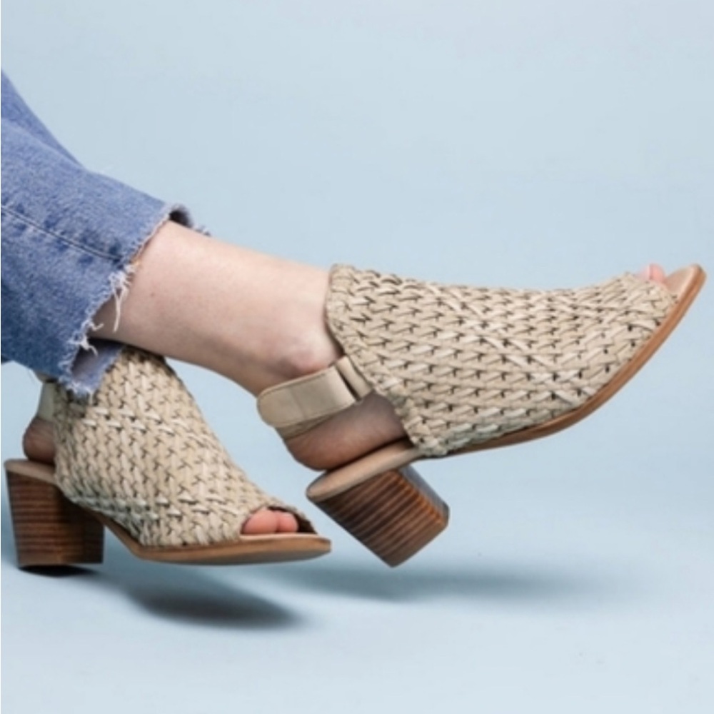 Very Volatile Brinkley Cream Woven Heeled Peep Toe Sandals
